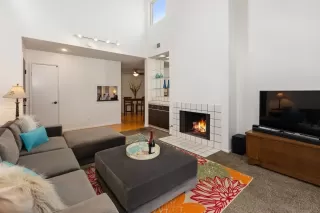 Photo #3: 240008907 Listing