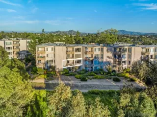 Photo #2: 240008953 Listing