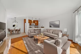 Photo #4: 240008953 Listing