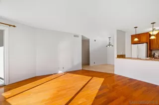 Photo #6: 240008953 Listing