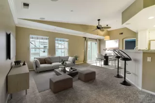 Photo #2: 240008975 Listing