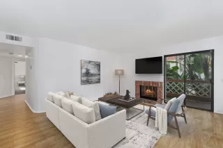 Photo #3: 240008984 Listing