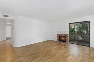 Photo #4: 240008984 Listing