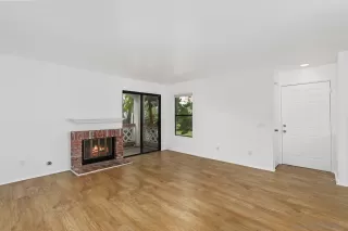 Photo #5: 240008984 Listing