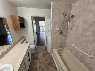 Photo #6: 240008996 Listing 