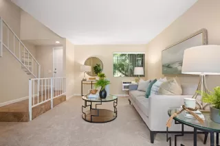 Photo #2: 240009012 Listing