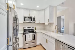 Photo #5: 240009057 Listing