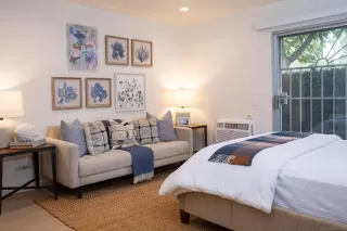 Photo #2: 240009104 Listing