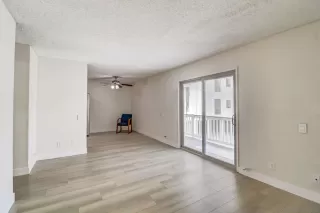 Photo #4: 240009140 Listing