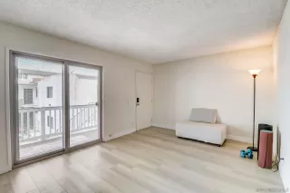 Photo #5: 240009140 Listing