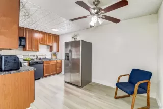 Photo #6: 240009140 Listing