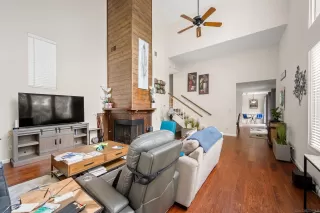 Photo #5: 240009151 Listing