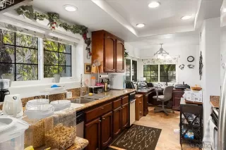 Photo #5: 240009169 Listing