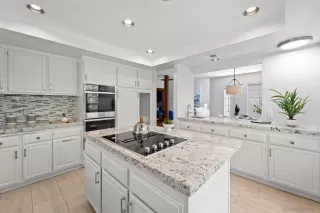 Photo #2: 240009172 Listing