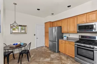 Photo #5: 240009175 Listing