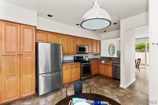 Photo #6: 240009175 Listing