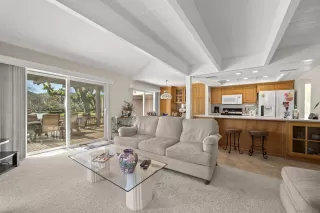 Photo #5: 240009218 Listing