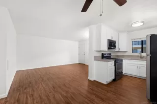 Photo #5: 240009420 Listing 