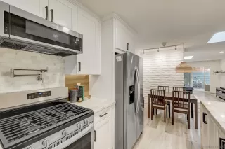 Photo #3: 240009452 Listing