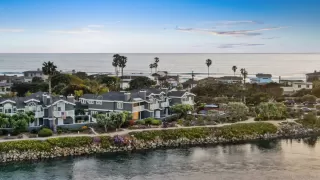 Photo #3: 240009612 Listing