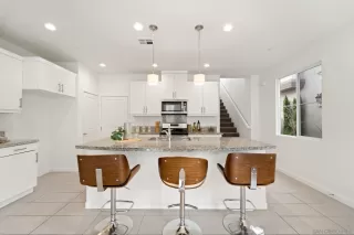 Photo #4: 240009615 Listing