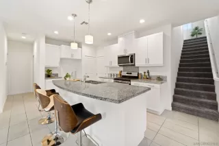 Photo #5: 240009615 Listing