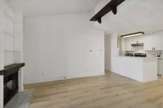 Photo #5: 240009666 Listing