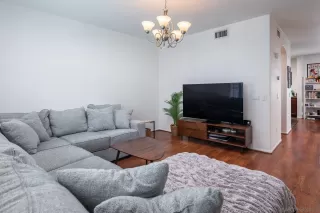 Photo #4: 240009677 Listing