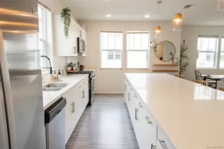 Photo #3: 240009686 Listing