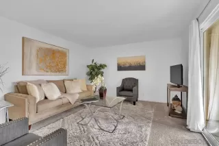 Photo #2: 240009754 Listing 