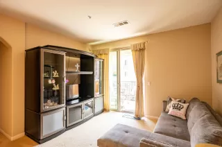 Photo #3: 240009763 Listing 