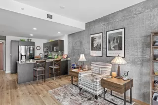 Photo #3: 240009803 Listing