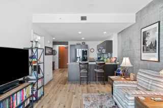 Photo #4: 240009803 Listing