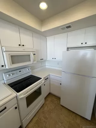 Photo #2: 240009805 Listing