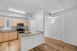 Photo #3: 240009808 Listing