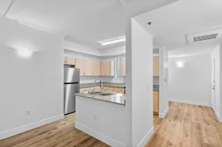 Photo #4: 240009808 Listing