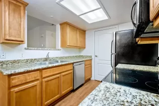 Photo #6: 240009881 Listing