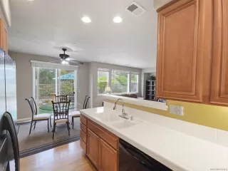 Photo #5: 240009894 Listing