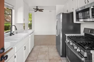 Photo #3: 240009903 Listing