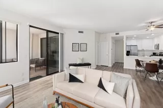 Photo #6: 240009995 Listing