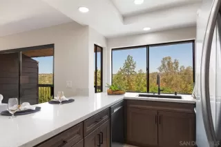 Photo #5: 240010057 Listing