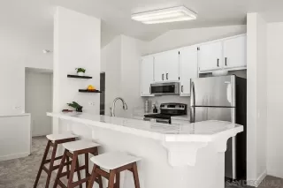 Photo #6: 240010103 Listing