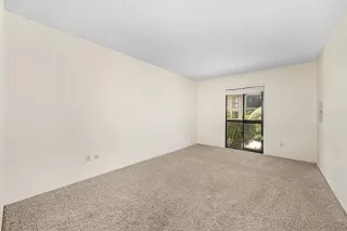 Photo #6: 240010161 Listing