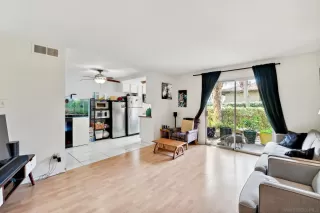 Photo #3: 240010197 Listing