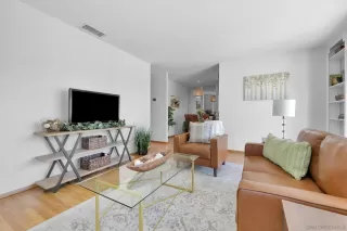 Photo #4: 240010226 Listing