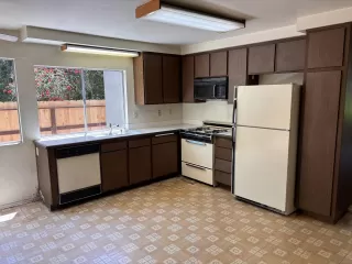 Photo #5: 240010240 Listing