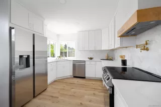 Photo #4: 240010300 Listing