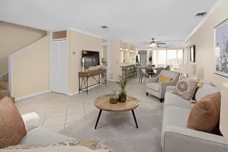 Photo #4: 240010358 Listing