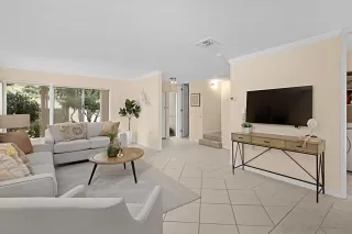 Photo #5: 240010358 Listing