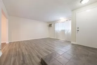 Photo #3: 240010359 Listing